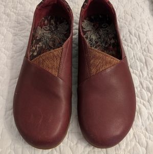 Ahnu Burgundy Flats